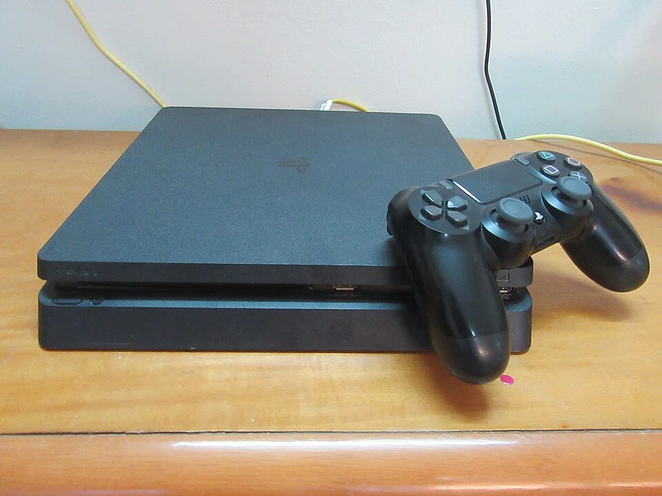 Sony PlayStation 4 Slim.jpg